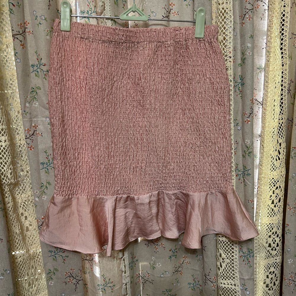 She+sky Fit & Flare Pink Smocked Skirt Size Medium NWT‎
